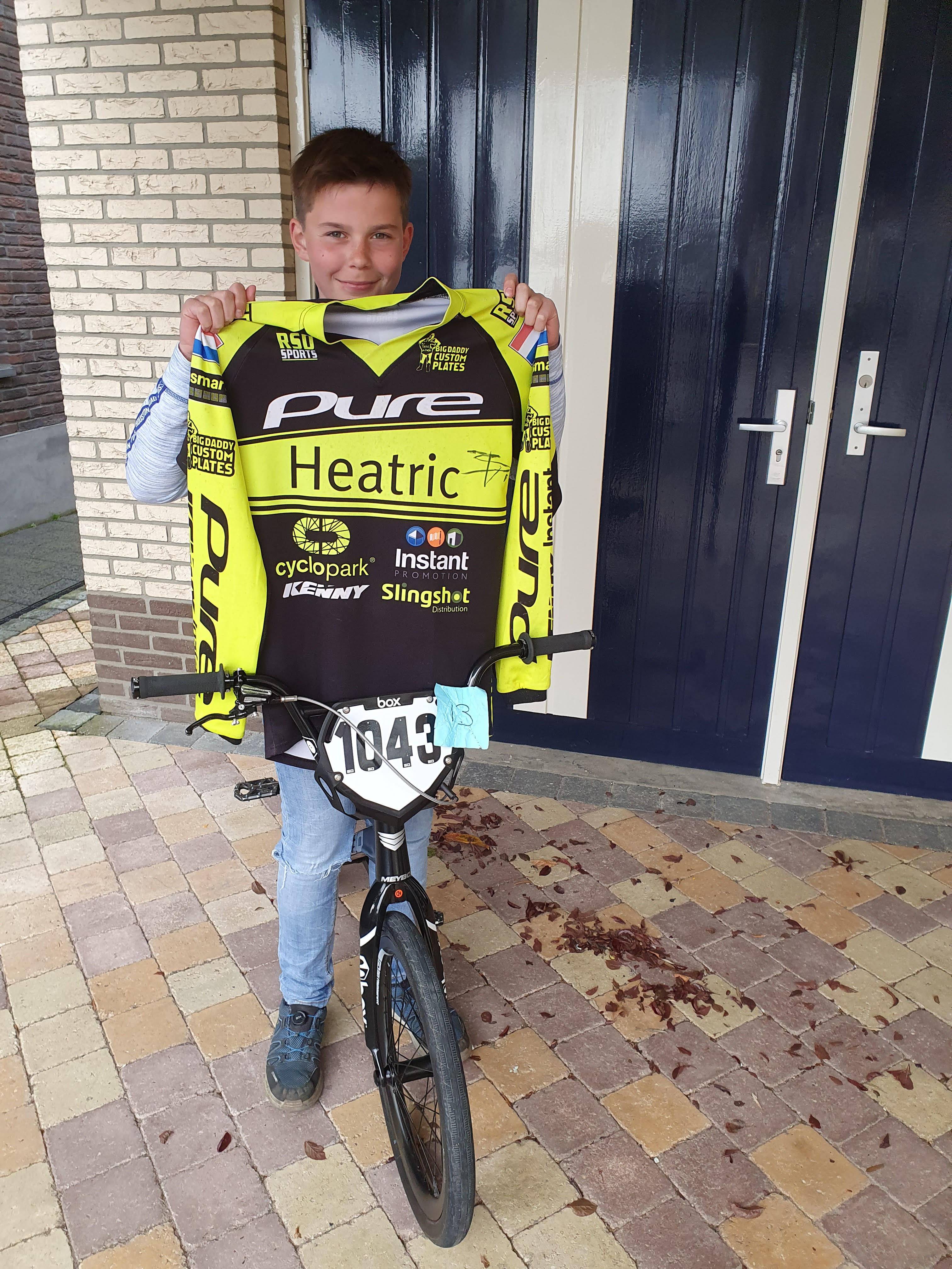 Nick trotse winnaar van shirt Bo van Burgsteden 